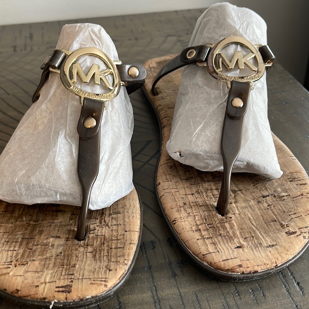 MICHAEL KORS sandals size 8